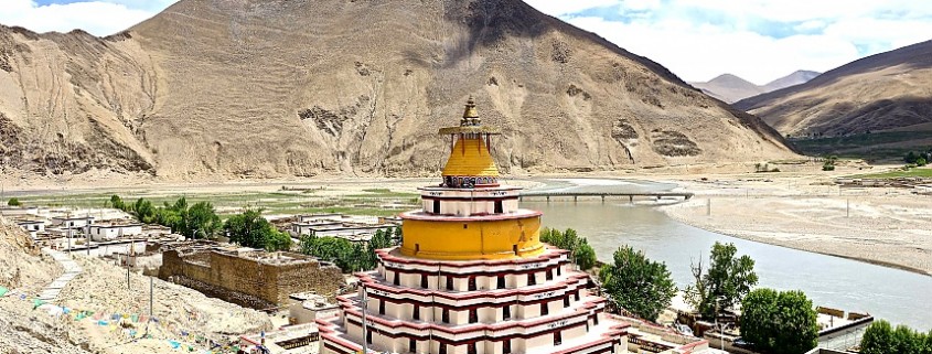 chung riwoche stupa